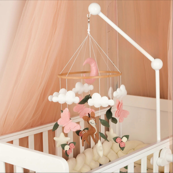 Mobile bébé fille suspendu apaisant