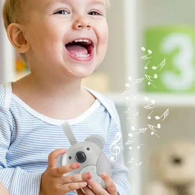 Bébé heureux joue avec la veilleuse Koala douce et sécurisée en ABS et gel de silice