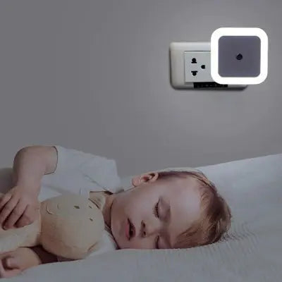 Bébé endormi avec veilleuse bébé carrée LED blanc