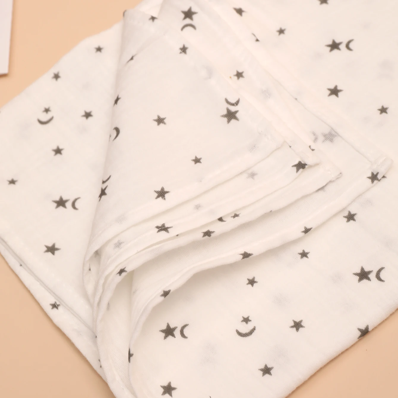 Couverture légère bébé en mousseline imprimée lunes et étoiles