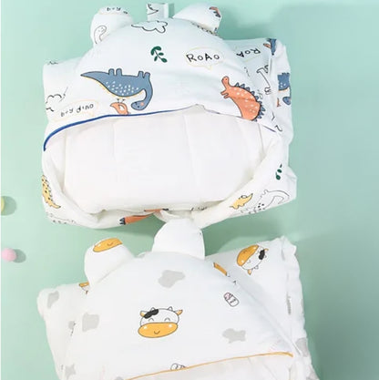 Couverture pour emmailloter bébé, détail de la capuche à petites oreilles