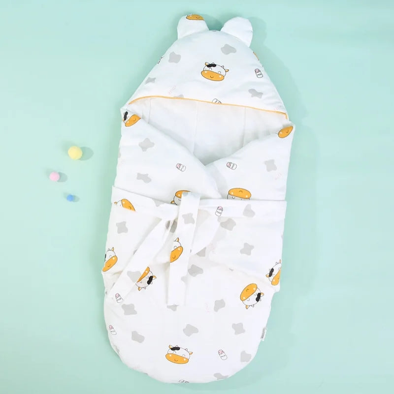 Couverture pour emmailloter bébé motif vachette fermée avec lien noué