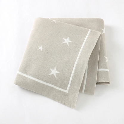 Couverture étoile pour bébé en coton beige clair pliée