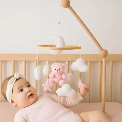 Décoration de lit avec mobile bebe en peluche douce et ourson rose