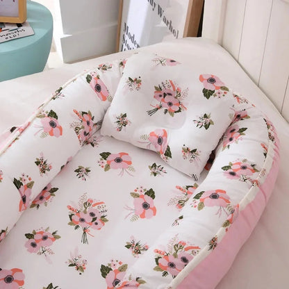 Détail de l'imprimé fleuri du nid bébé Bégonia Rose