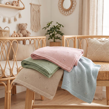 Couverture pour bébé au tricot rose, beige, bleu ou vert