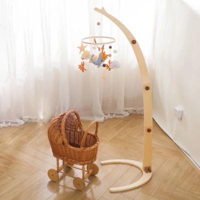 Mobile bébé en bois et laine thème baleine – ambiance chambre bébé