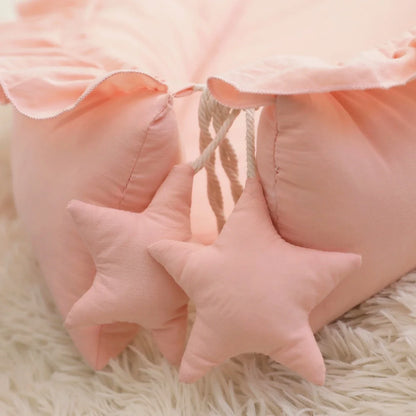 Réducteur de lit bébé Nid Portable – détail étoile rose