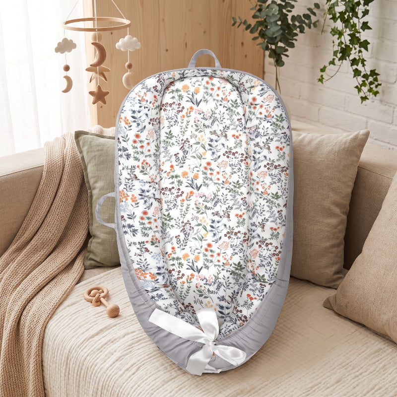 Réducteur de lit bébé imprimé à fleurs avec tour gris