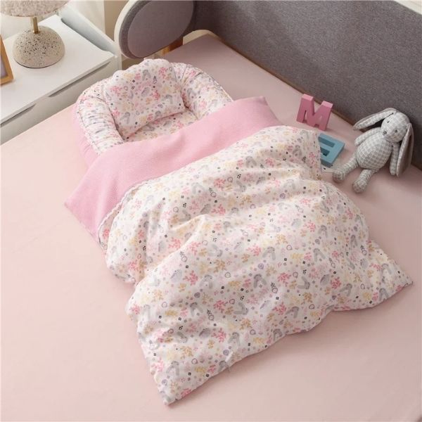 Reducteur de lit bebe fille avec couette