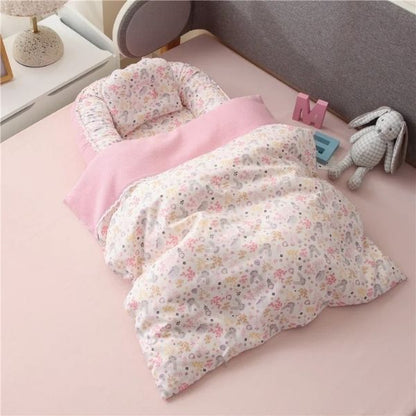 Reducteur de lit bebe fille avec couette