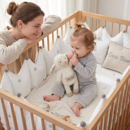 Tour de lit bébé blanc Forme couronne maman fillette 