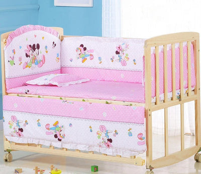 Tour de lit bébé rose