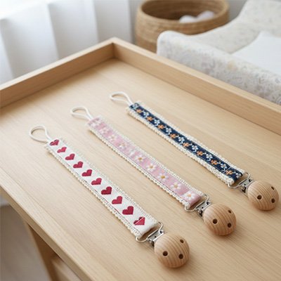 Attache tetine  imprimé floral mignon