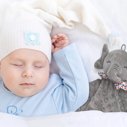 bebe-endormi-avec-doudou-elephant-gris-bebe-doux