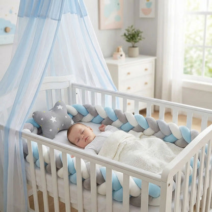 bebe-endormi-dans-son-lit-protege-par-un-tresse-de-lit-3m