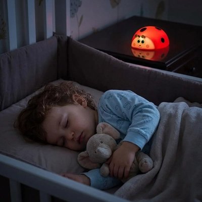 Bébé endormi en veilleuse bébé non toxique 