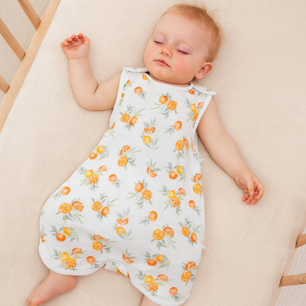 bébé endormi portant un gigoteuse été 