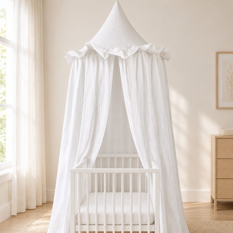 ciel de lit enfant blanc au-dessus d'un lit bébé