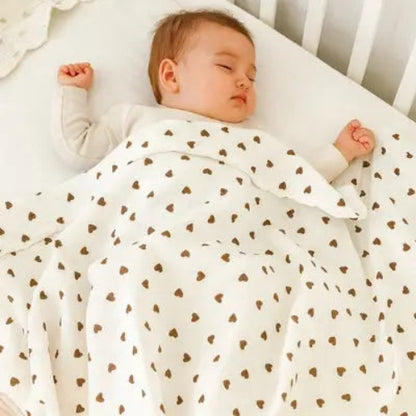 couverture mousseline bébé petits cœurs nouveau-né endormi