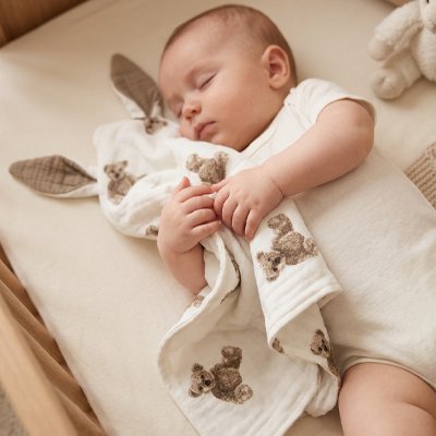 Doudou lapin ourson assis en coton