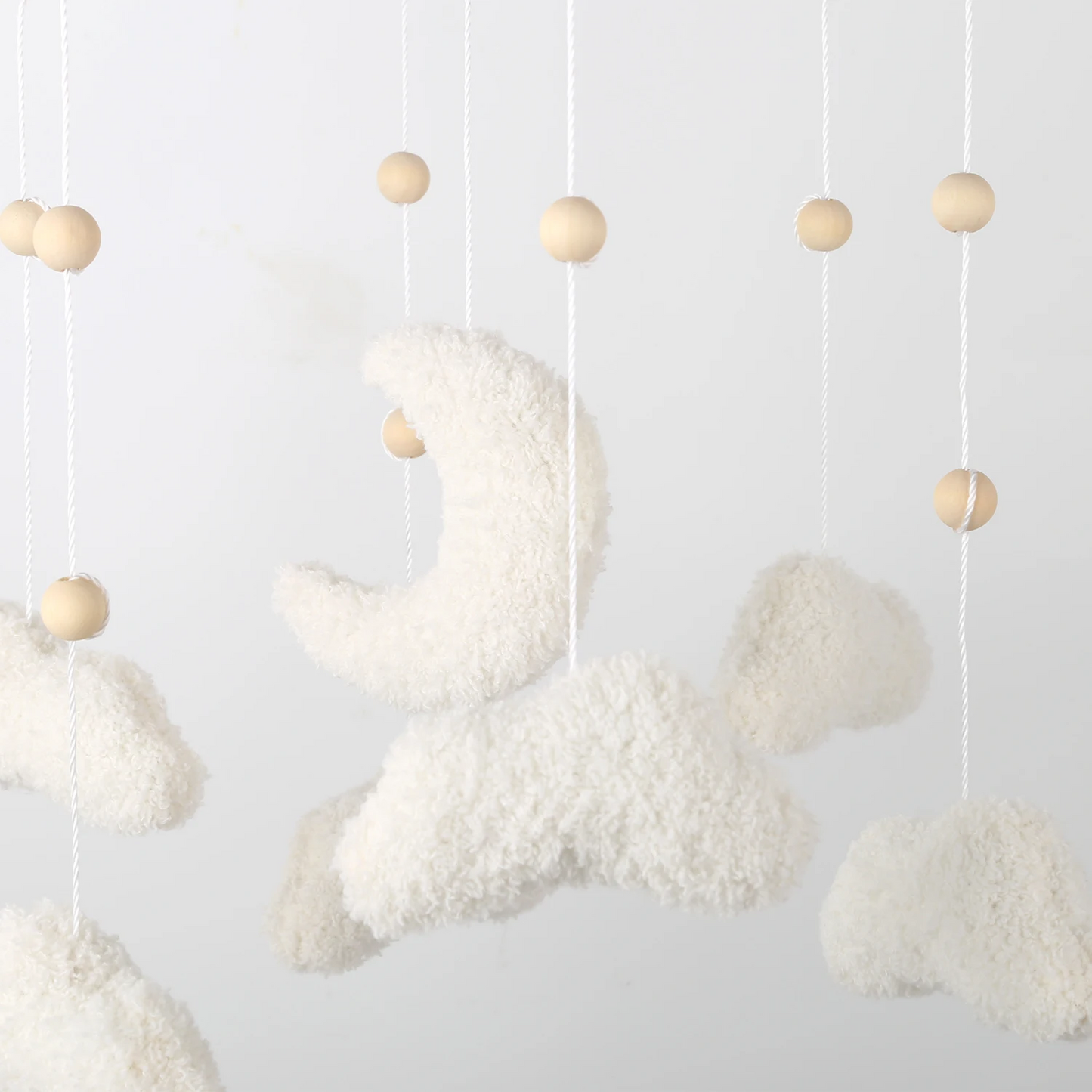Mobile bébé nuage en feutre fait main – Neutre