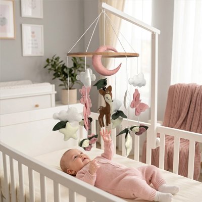 mobile bébé fille  suspendus au plafond