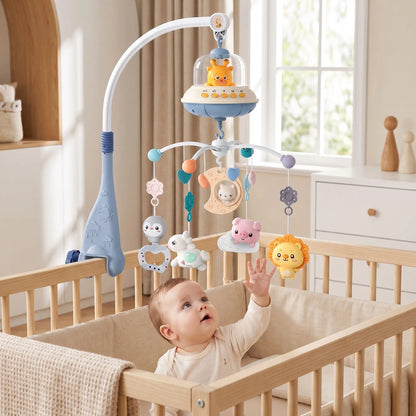 Bébé touche son mobile musicale bebe suspendu
