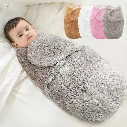 nid d'ange bebe gris doux nouveau-ne couverture enveloppante
