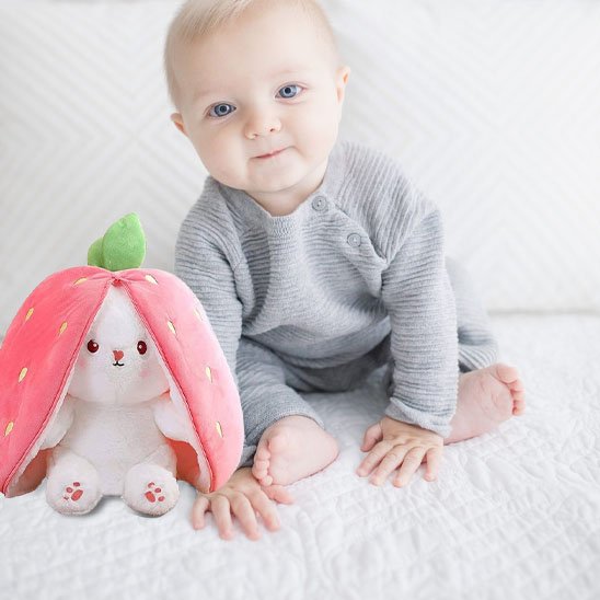 peluche lapin douce posee pres de bebe