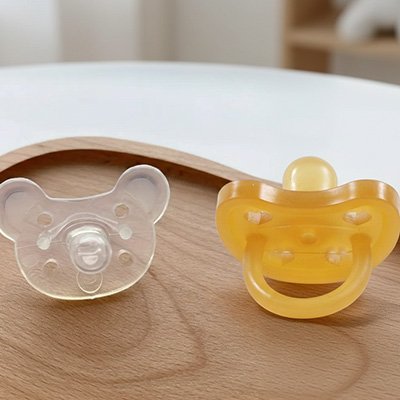 Tétine bébé en silicone trous d'aération intégrés 