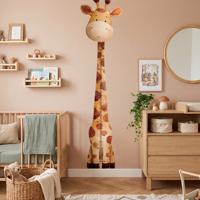 toise enfant girafe sur un mur rose de chambre