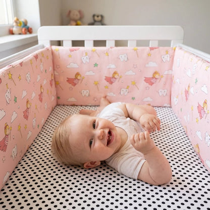 Tour de lit fées bébé allongé dos