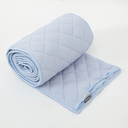 tour de lit gaze de coton bleu roulé